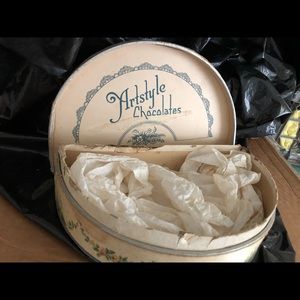 VTG ARTSTYLE CANDY BOX FAN SHAPED SILK&Cardboard